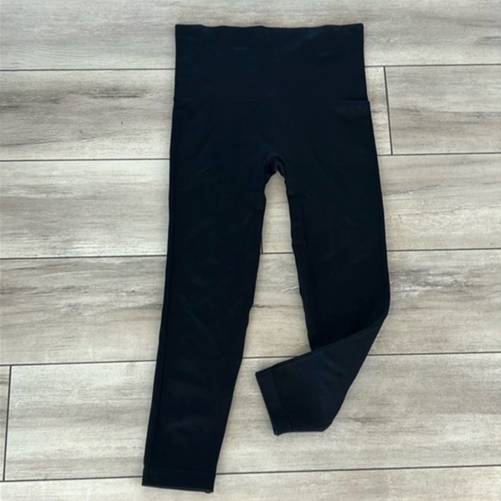 Spanx High Waisted Cropped Lamn Leggings size medium very black